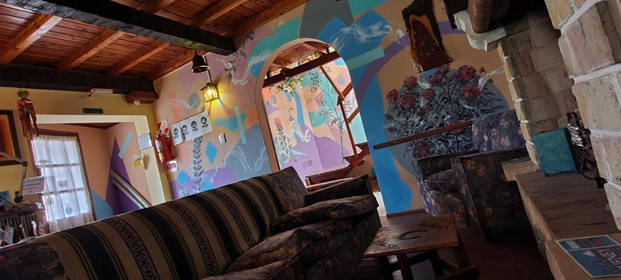 La Casa Del Arbol - Hostel 埃博森 外观 照片
