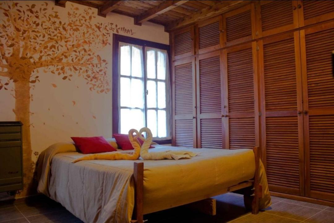La Casa Del Arbol - Hostel 埃博森 外观 照片